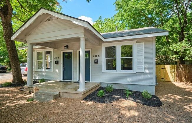 High Class -  Hyde Park Hacienda - Huge 1 Bedroom - New Finish Out - Pet Friendly - Huge Yard - Everything Close $1695