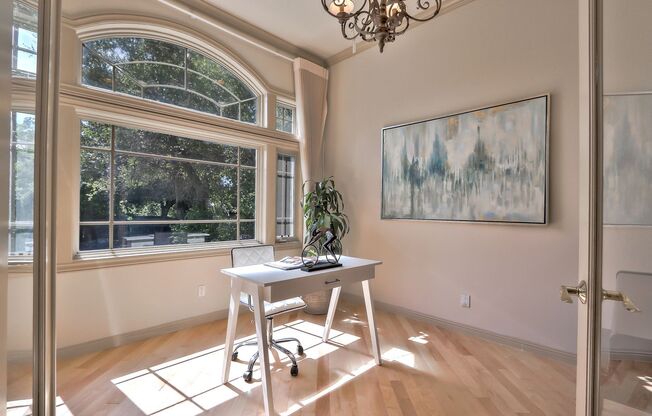 Saratoga 5 Bedrooms with Free Electricity from Solar System