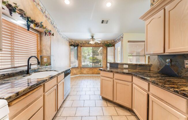 Single Story home w/ Beautiful Custom Pool!!!