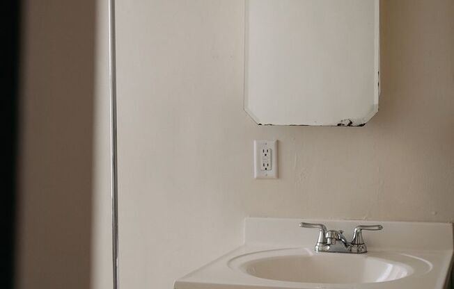 2 beds, 1 bath, 901 sqft, $1,225, Unit 307-42