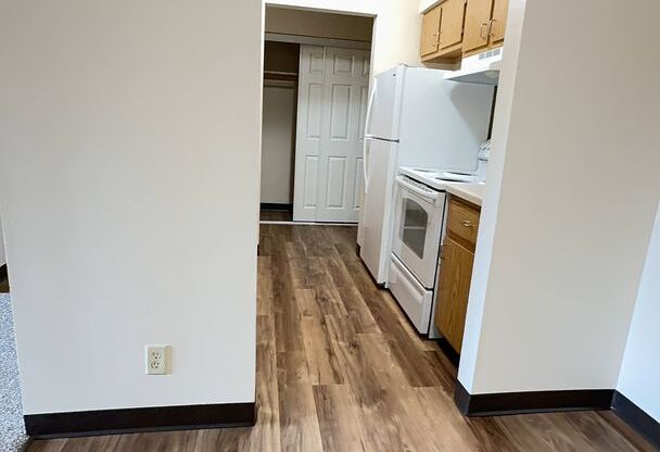 2 beds, 2 baths, 945 sqft, $979.99, Unit 825-J16