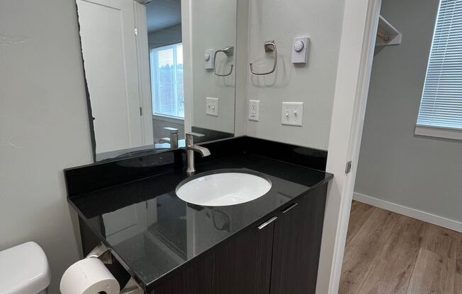 Studio, 1 bath, $775, Unit 729 W Center # 209