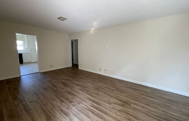 2 beds, 1 bath, 888 sqft, $2,595, Unit 201