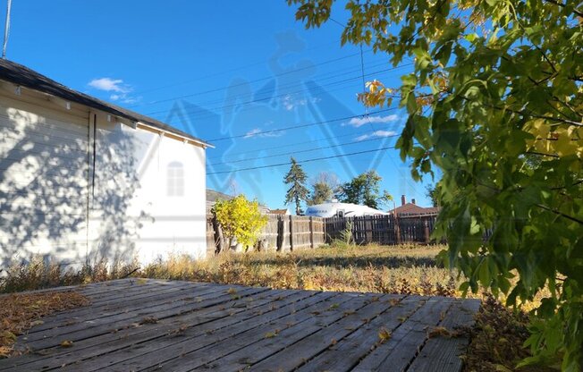 705 E 6 ST