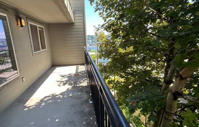 2 beds, 1.5 baths, 935 sqft, $2,725, Unit 307