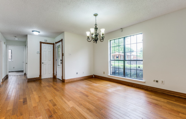 1607 HEATHER GLN CT
