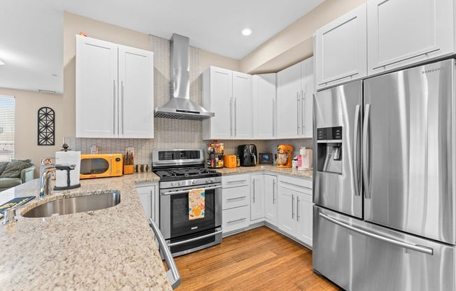 380 W Broadway # 4001