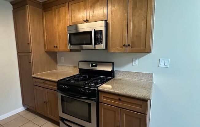 1 bed, 1 bath, $1,900, Unit UNIT 216