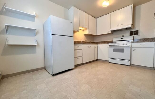 1 bed, 1 bath, 635 sqft, $1,095, Unit 598-2