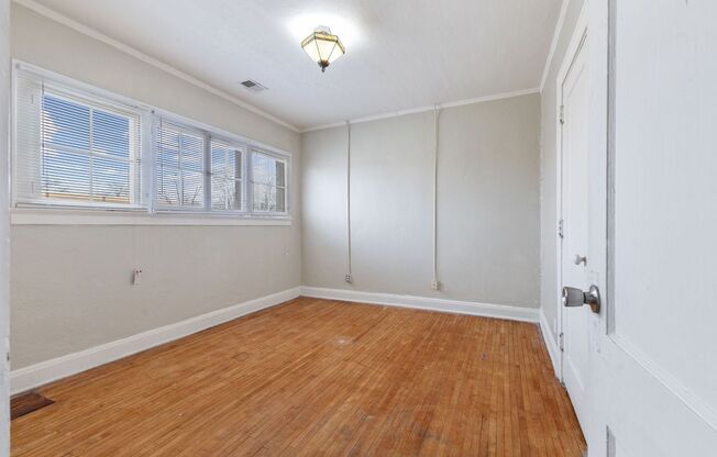 2 beds, 1 bath, 857 sqft, $1,025, Unit 11