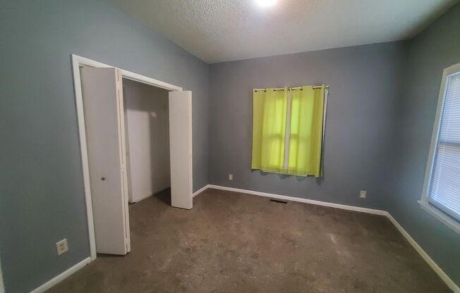 3 beds, 1 bath, $1,095