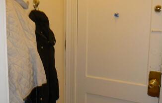 2 beds, 1 bath, $3,000, Unit 30