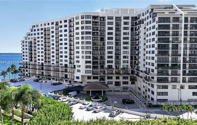 1 bed, 1.5 baths, $3,100, Unit # 916