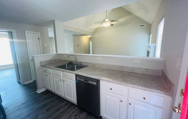 Northgate district! 4 bed/2.5 full bath, newly renovated, large lot, approx 2500 sqft, 2 car garage, must see!