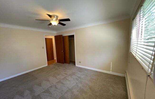 2 beds, 1 bath, 908 sqft, $1,595, Unit 208