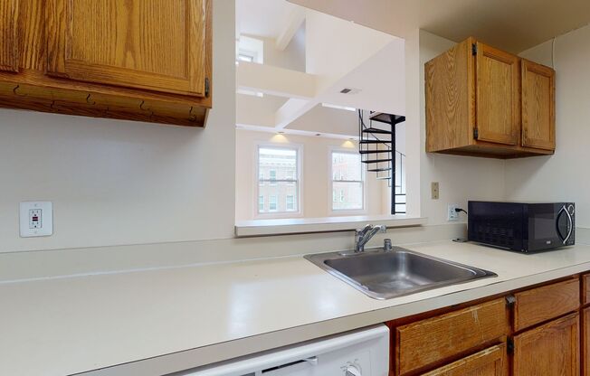 3 beds, 2 baths, 1,200 sqft, $3,400, Unit 1647 Fuller Street NW, Unit 3