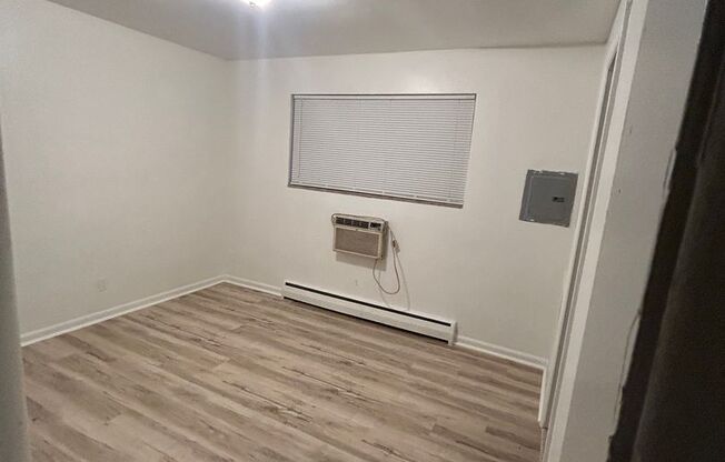 1 bed, 1 bath, $700, Unit 10960 Balfour Road 14