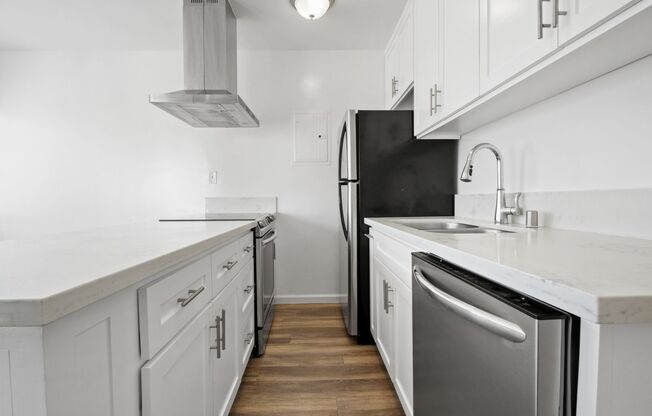 1002 12th St in Santa Monica - North of Wilshire Blvd!