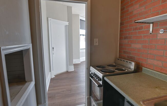 1 bed, 1 bath, 300 sqft, $975, Unit Apt 23