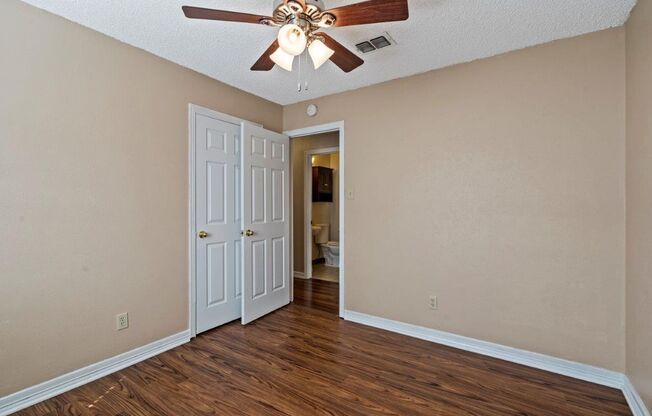 Great Saginaw 4 Bedroom, 2 Bath Available Now