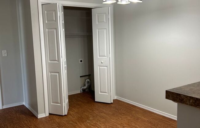 2 beds, 2 baths, 1,001 sqft, $1,015, Unit 4266 Apt 9