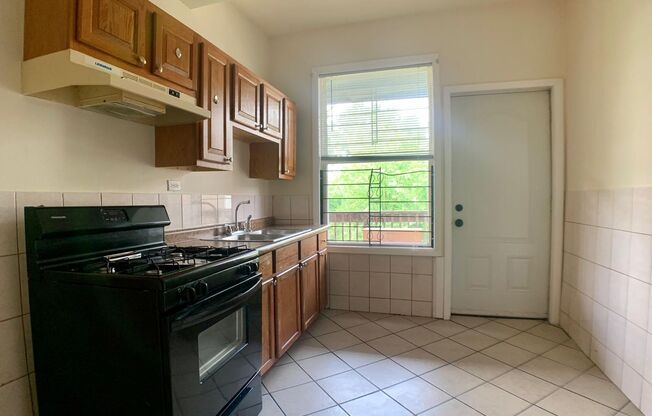 2 beds, 1 bath, $1,250, Unit 3340 - #2