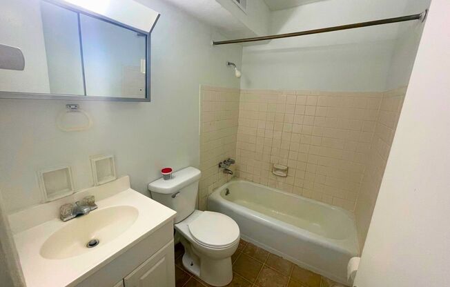 2 beds, 1 bath, 604 sqft, $775