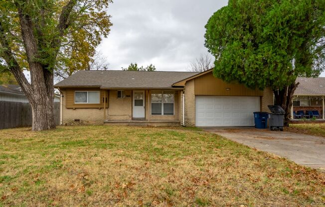 Gorgeous 3 Bed / 2 Bath Home in Tulsa!