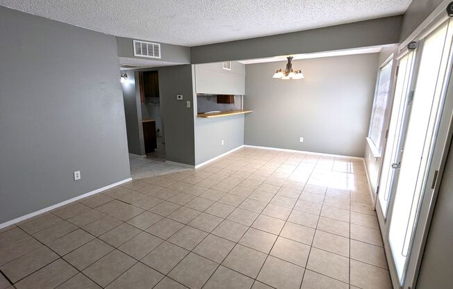 Spacious Duplex With Fenced Backyard in Fort Worth
