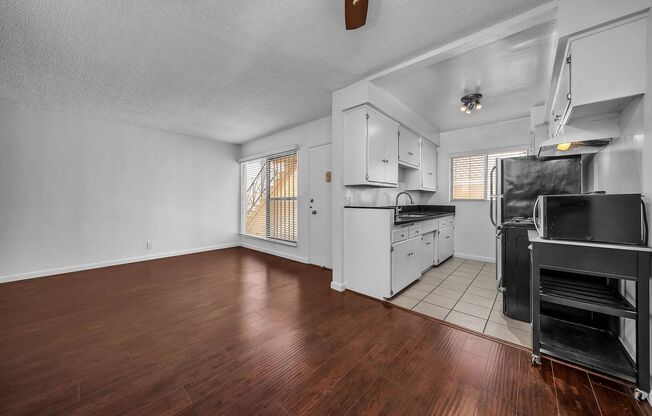 Great unit steps away from Montana!