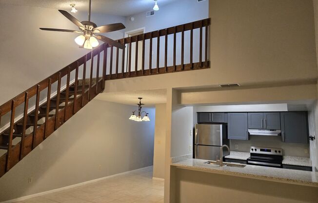 2 bedroom + loft, 2 bathroom townhome near UCF