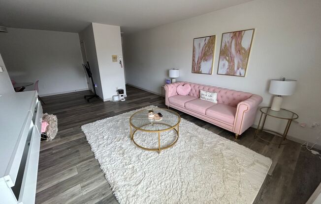 2 beds, 1 bath, $1,395, Unit 204