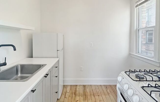 2 beds, 1 bath, 800 sqft, $1,300, Unit 211