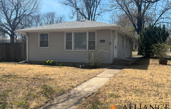 $300 OFF 1st MONTH'S RENT! Recently Updated!