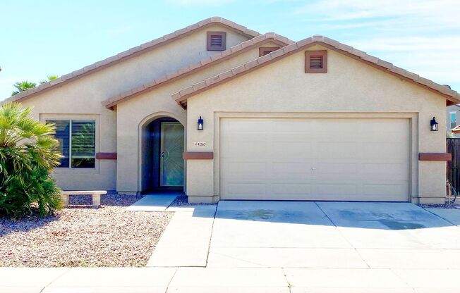 Beautiful 4 bedroom, 2 bath, single level home in Maricopa