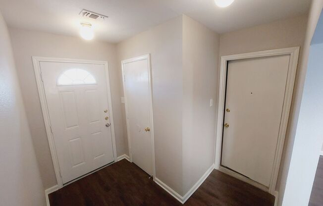 Converse, TX 3 Bedroom Townhome ~ Large Fenced Backyard ~ 1 Car Attached Garage