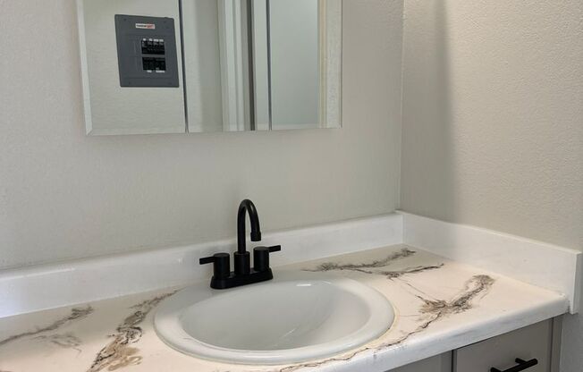 Studio, 1 bath, 410 sqft, $950, Unit 487-16