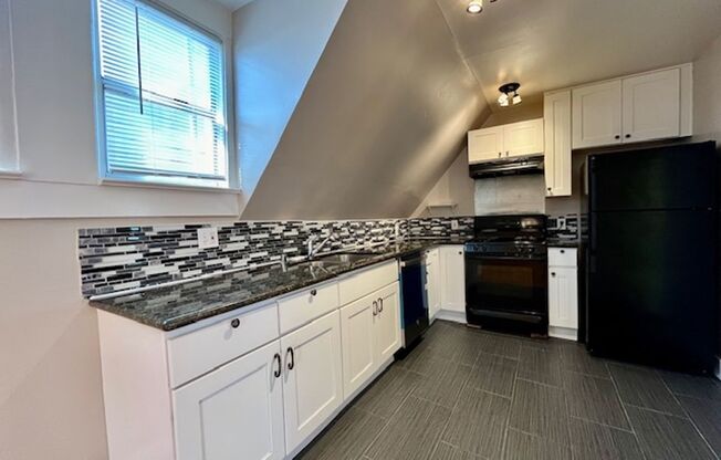 4 Bedroom, 1 Bath with historic charm in Nopa/Western addition neighborhood