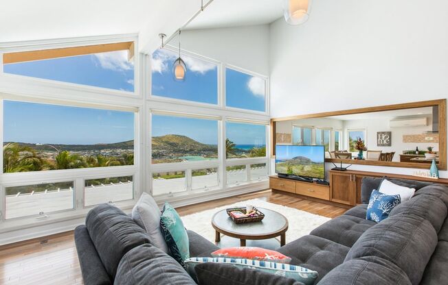 Large Tropical Modern Home w/Pool, Ocean / Koko Head Views, & A/C.  Mahina Kai