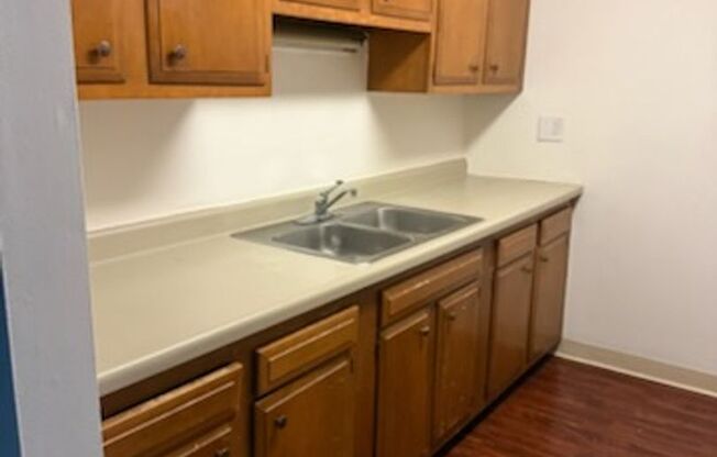 2 beds, 1 bath, 800 sqft, $1,400, Unit 10RW-6