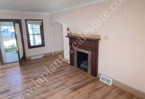 3 beds, 1 bath, $1,350