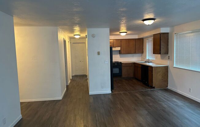 2 beds, 1 bath, 886 sqft, $1,395, Unit Unit #2