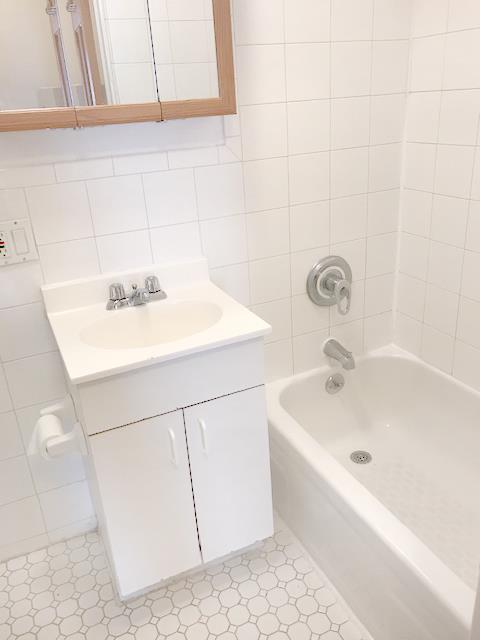 1 bed, 1 bath, $2,800, Unit 2-A