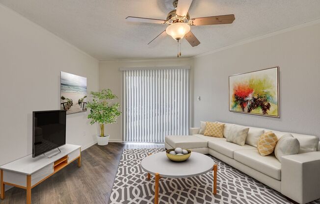 2 beds, 2 baths, 1,100 sqft, $1,165, Unit 606