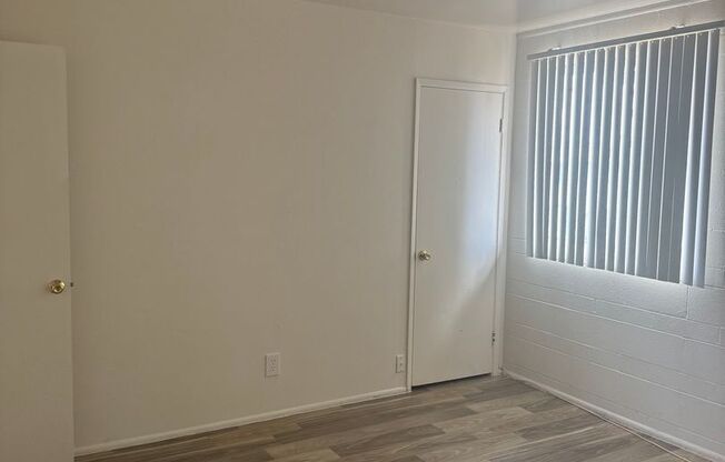 2 beds, 1.5 baths, 941 sqft, $950, Unit J11
