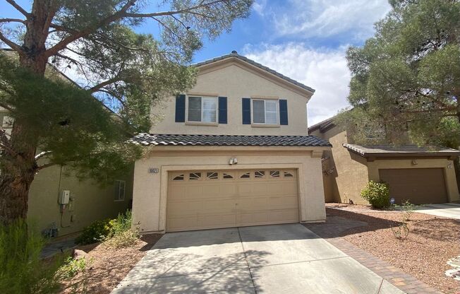 Two-story, 3 bedrooms located in Peccole Ranch