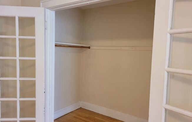 Studio, 1 bath, $895, Unit 33