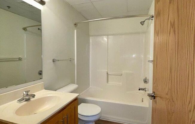 3 beds, 2 baths, 1,512 sqft, $2,800, Unit 406