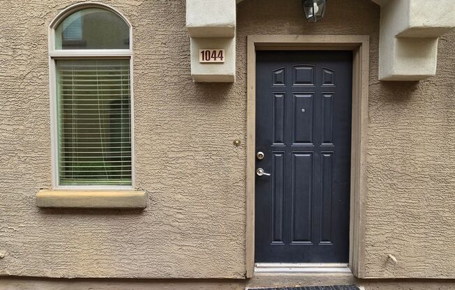 Great Townhome, Awesome Location! Gated!
