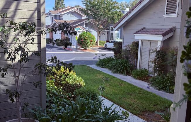Updated 3BD/2.5BA 2-Story Townhouse in Prime Tustin Location!